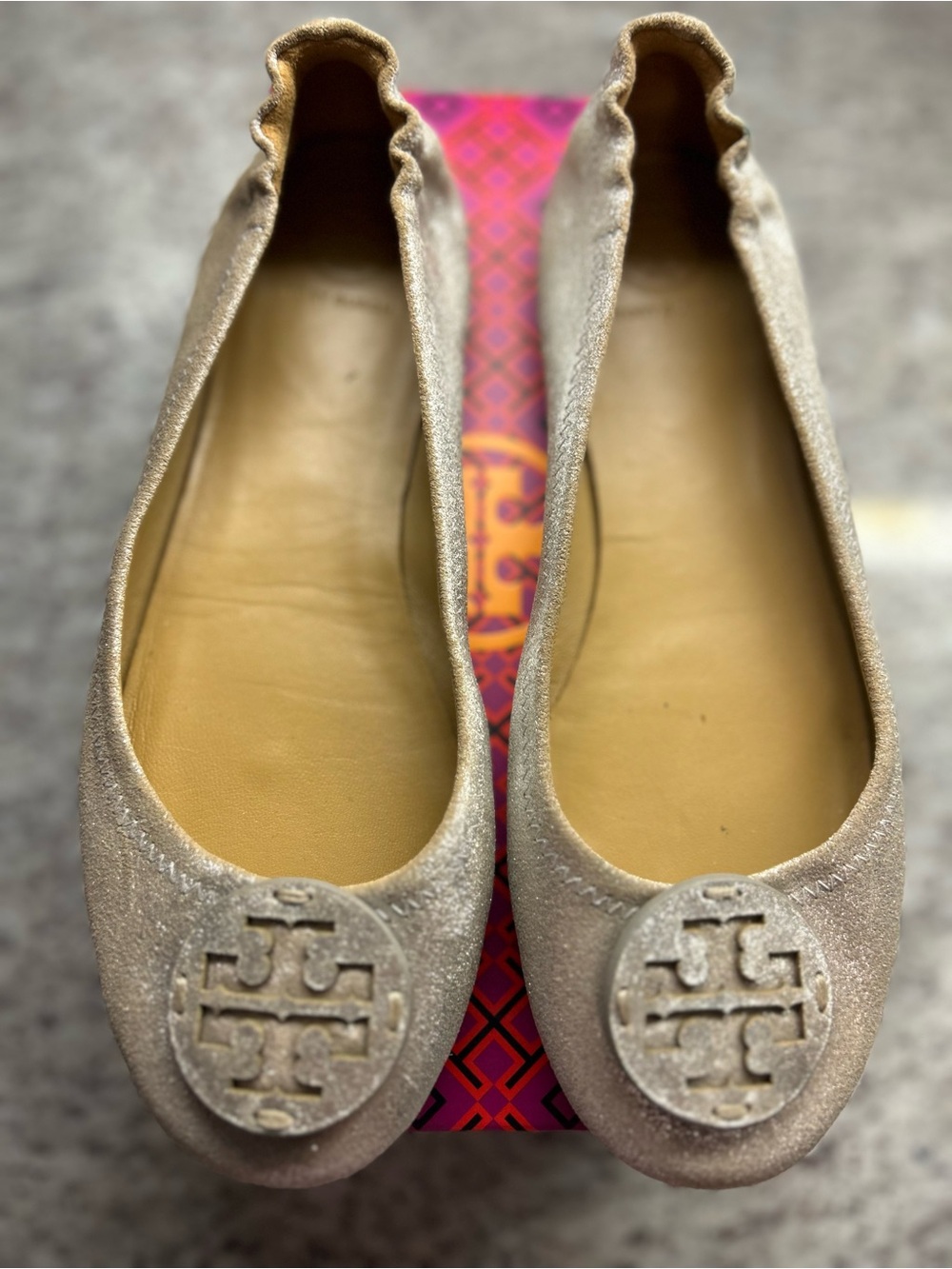 Tory Burch Minnie Travel Metallic sand  Ballet Flats with Logo - size 8